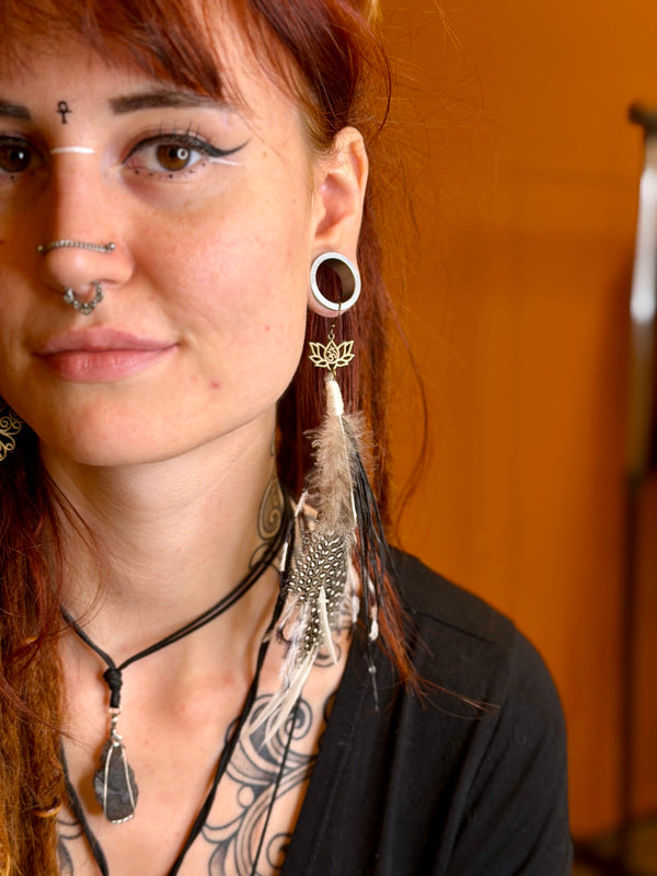 Echte veren oorhanger 4