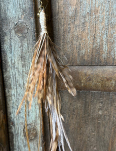 Echte veren oorhanger 13