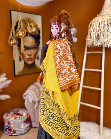 Nomad Chic poncho Okergeel