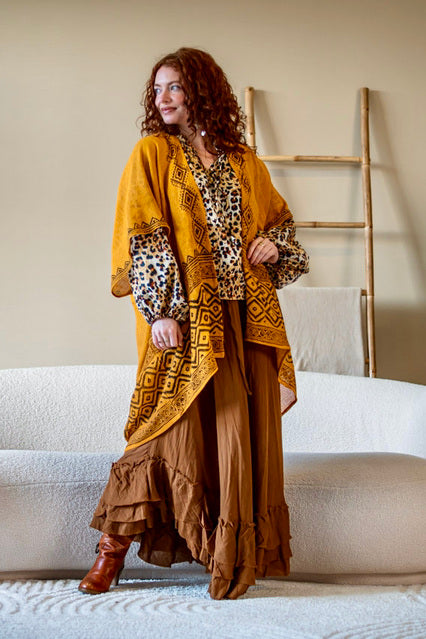 Nomad Chic poncho Oker