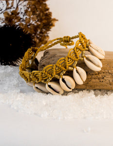Enkelbandje Macramé Schelpje Oker